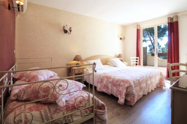 Le-Mas-des-Ecureuils-chambre-superieure-n22-700x485
