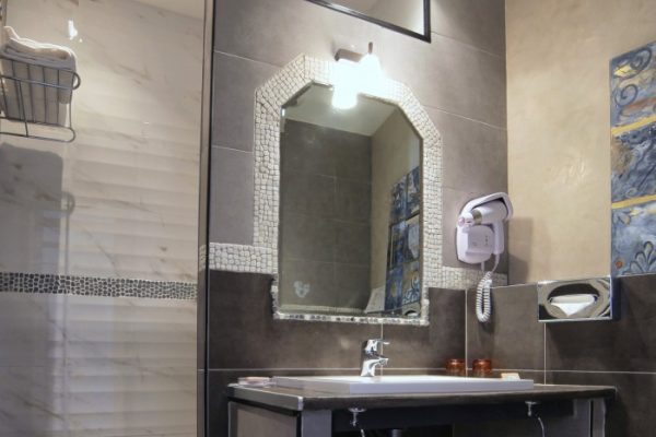 le-mas-des-ecureuils-salle-de-bain-chambre-superieure-n21-700x485